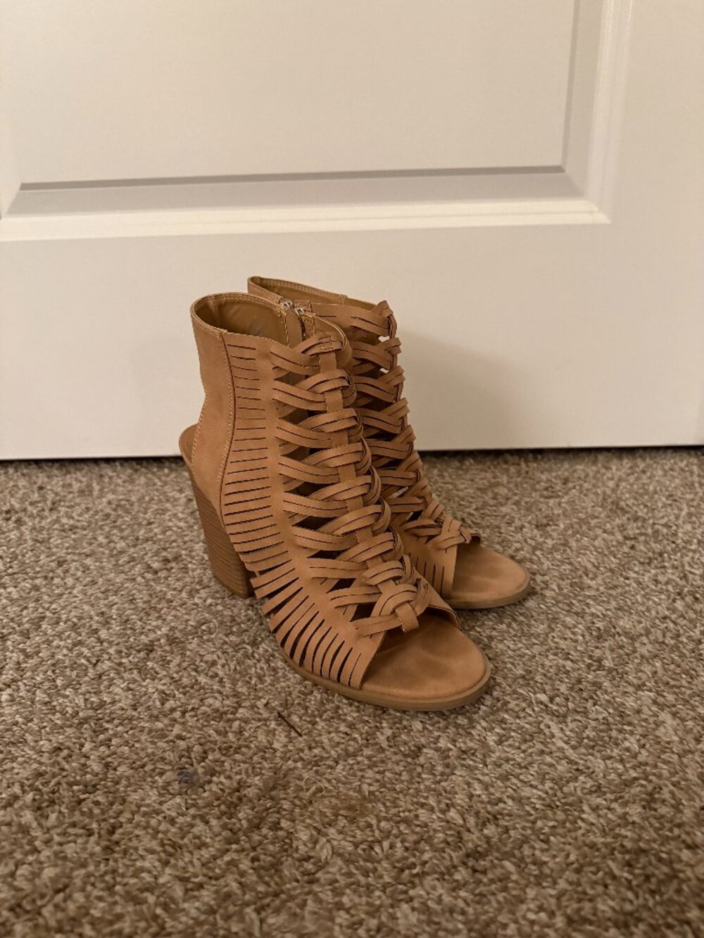 DV by Dolce Vita Tan Woven Cutout Peep Toe Heeled Sandals Size 10